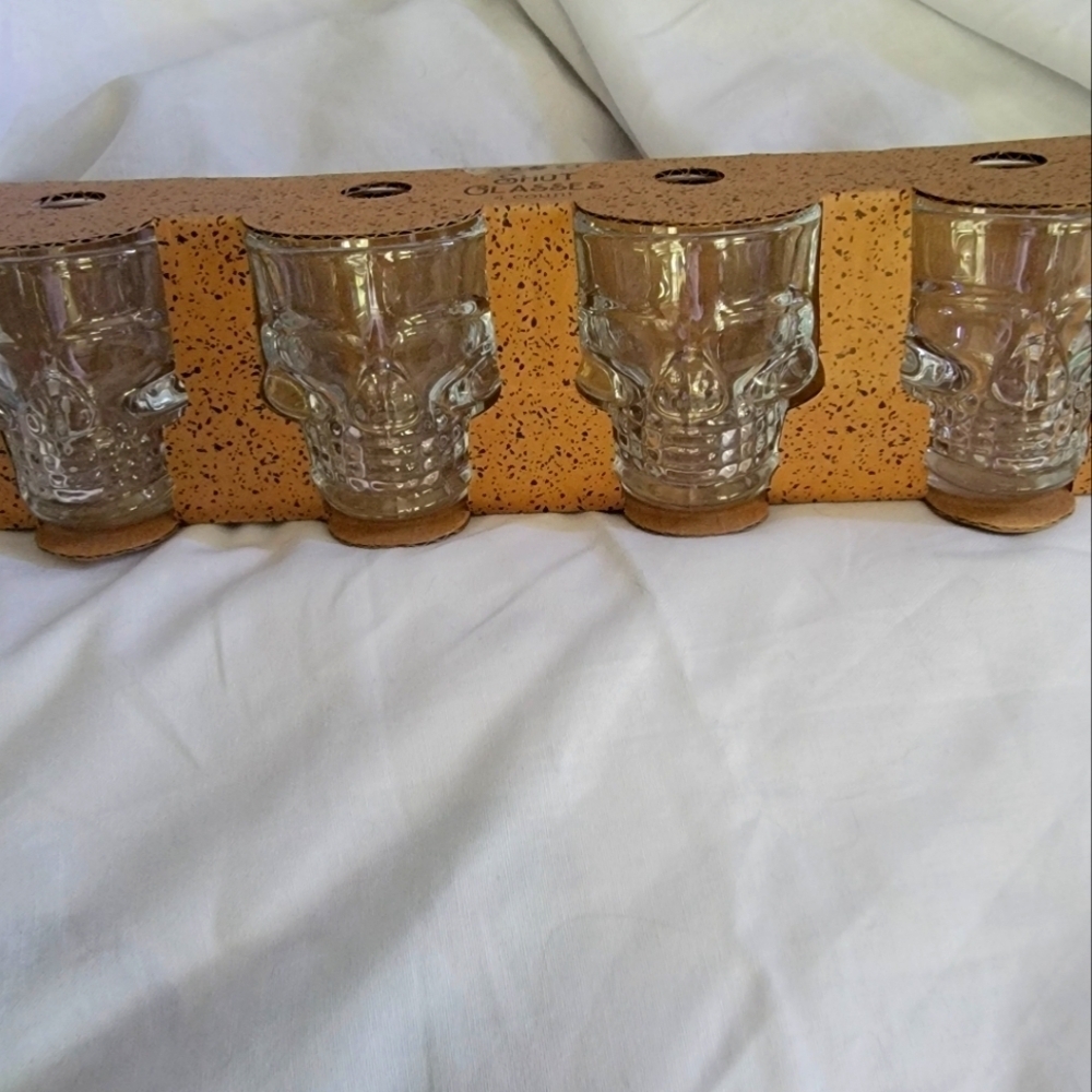 4pk clear glass skull shot glasses